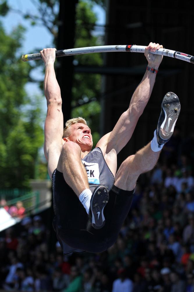 DyeStat.com - News - Piotr Lisek Wins ISTAF Indoor Berlin ...